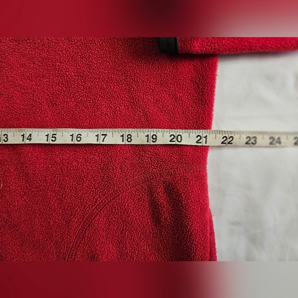 Mickey & Co Womens Red Emblem Pullover Long Sleeve Fuzzy Jacket Size Medium - Picture 8 of 13